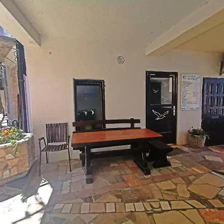 Old Bora Apartment *